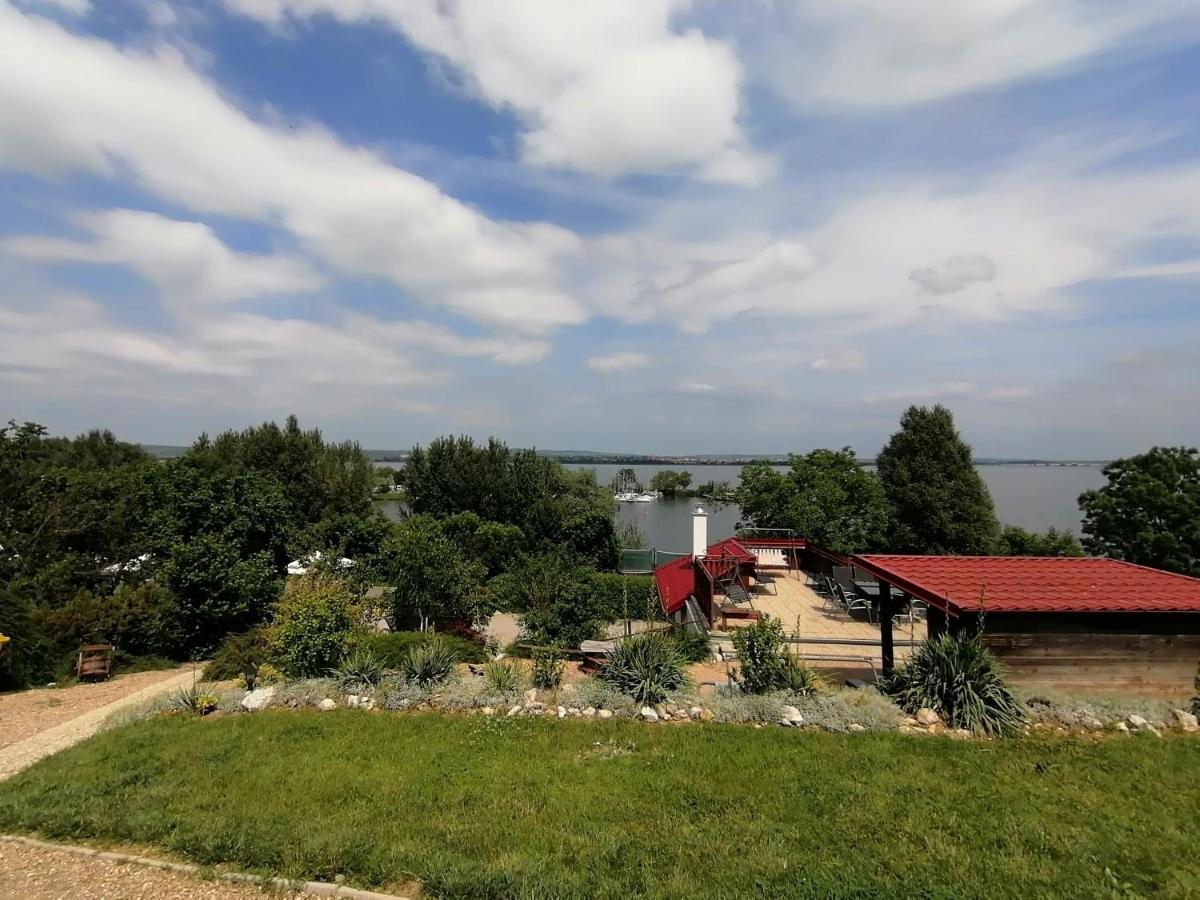Penzion Nad Jezerem Pavlov Exterior photo